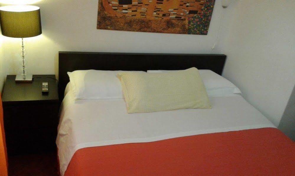 Accommodation Roma Imperiale Zewnętrze zdjęcie