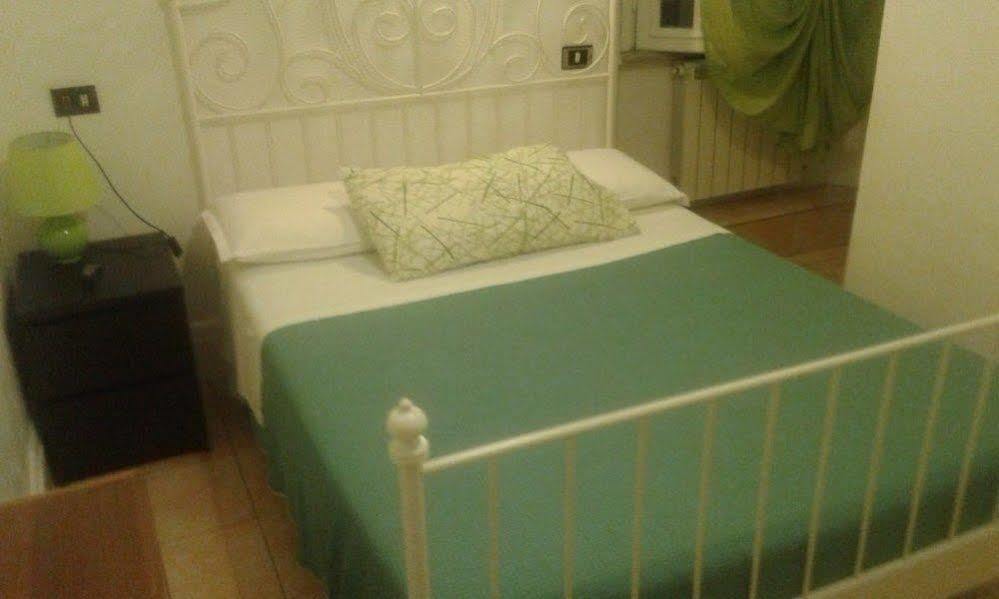 Accommodation Roma Imperiale Zewnętrze zdjęcie